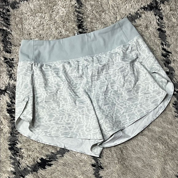 NWOT Athleta Printed Run With It 3.5” Shorts - Picture 1 of 10